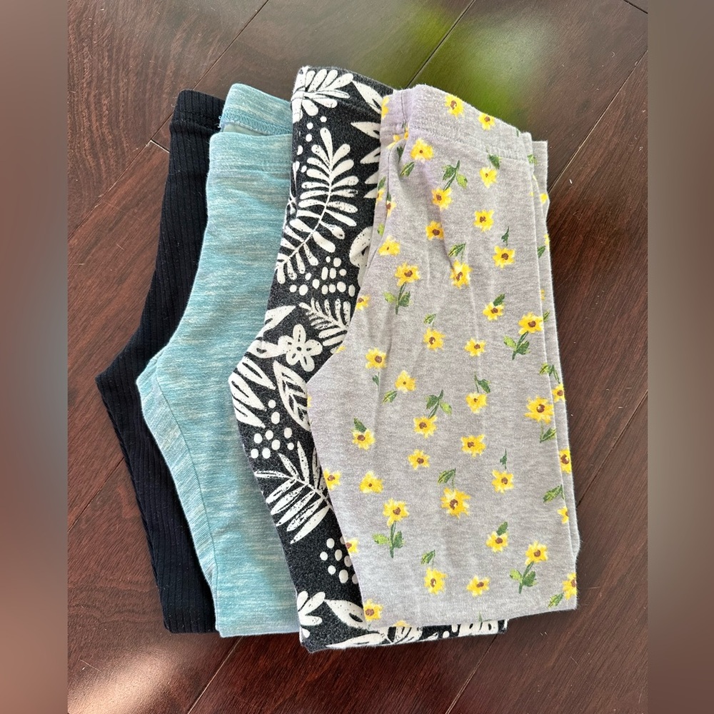 Old Navy set of 4 leggings, size S (6-7)
